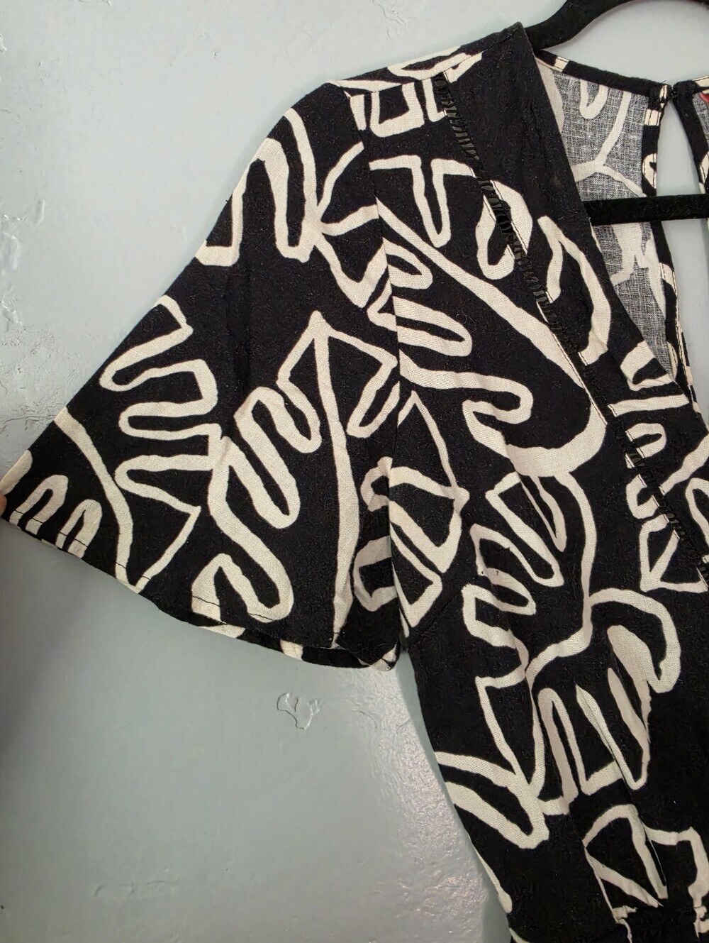 Farm Rio Anthropologie Kiki Surplice Black & White Leaf Print V-Neck Romper XS - Picture 8 of 11
